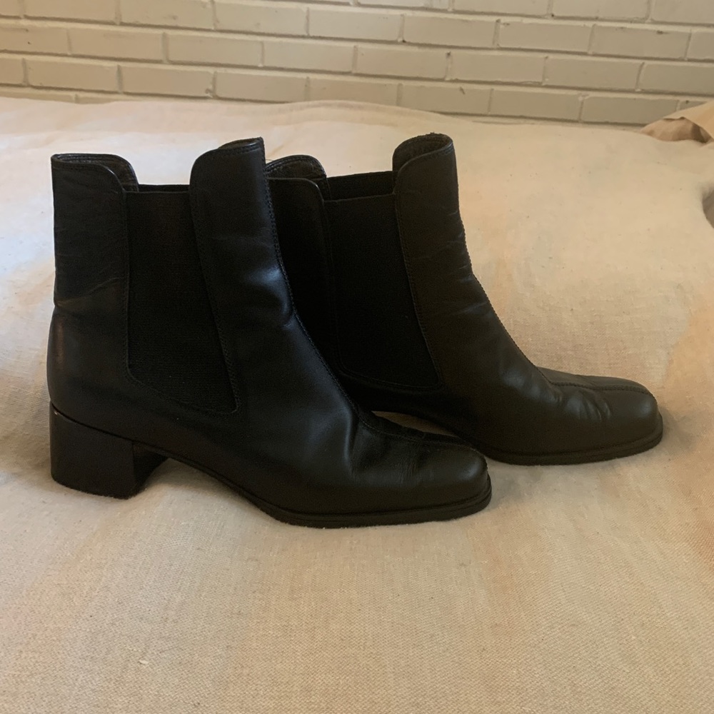 VTG Salvatore Ferragamo Narrow Black Leather Chelsea Ankle Boots